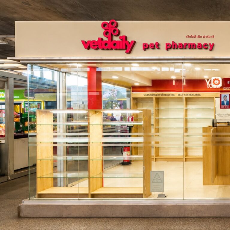 ร้านขายยาสัตว์แบบน็อคดาวน์ Vetdaily บนสถานี BTS หมอชิต โดย ProCabin